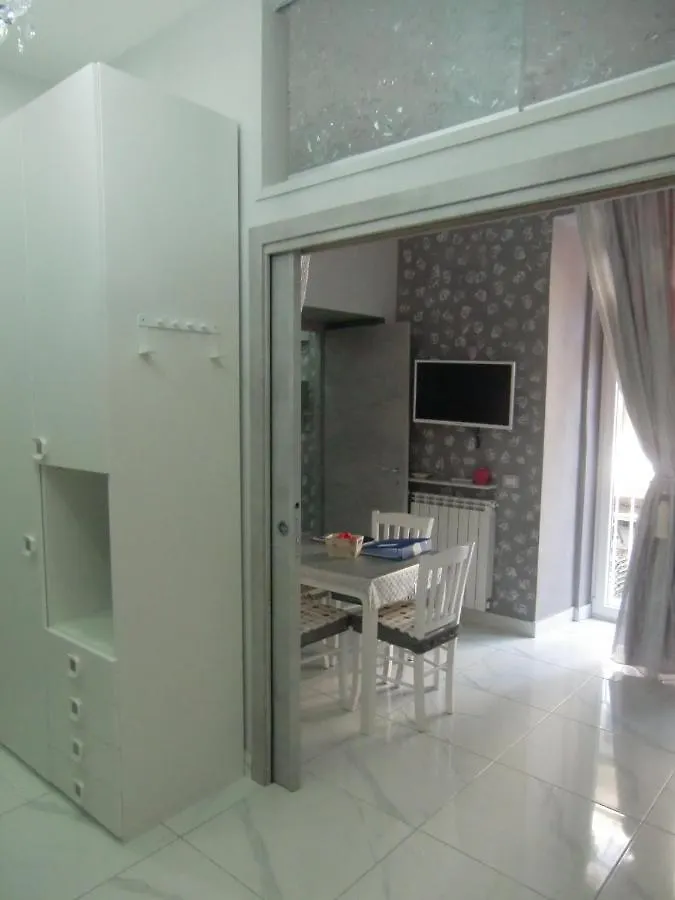 Guesthouse Aaron2 Naples Apartment